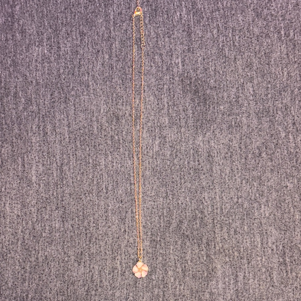 Chic Gold Necklace with Pink Floral Pendant